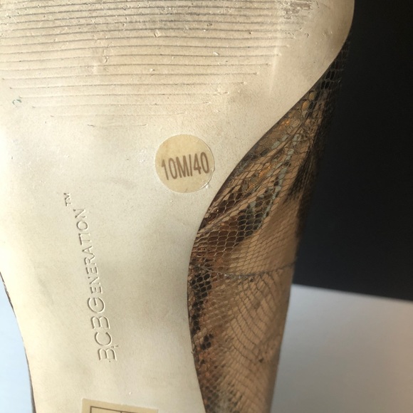 BCBGeneration Bronze Heels US 10 - Picture 10 of 10